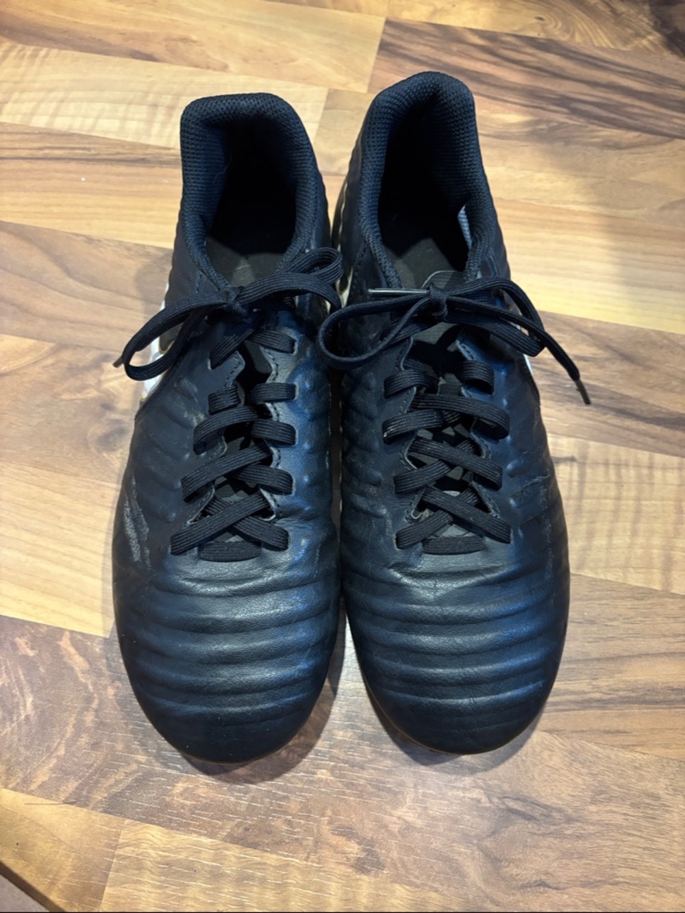 Men's Nike Tiempo Cleats 6.5 good condition